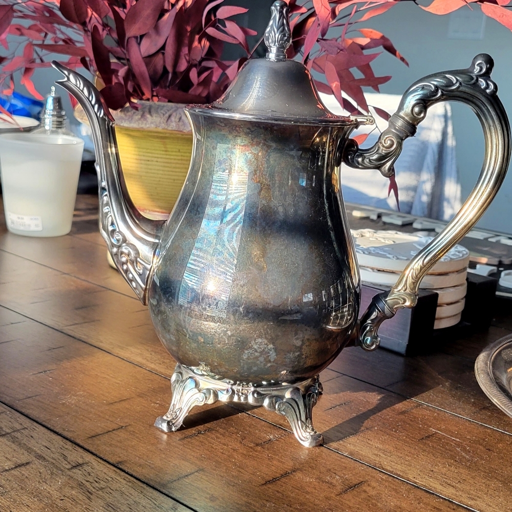Vintage retro ONEIDA USA silver plate coffee/tea pot